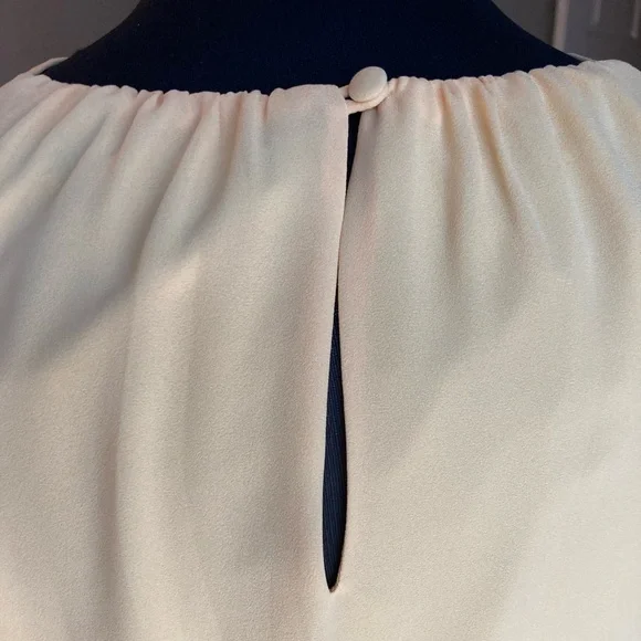 WHBM light yellow Sleeveless Dress, with gold details and tassel tie, size 4 - Picture 5 of 11